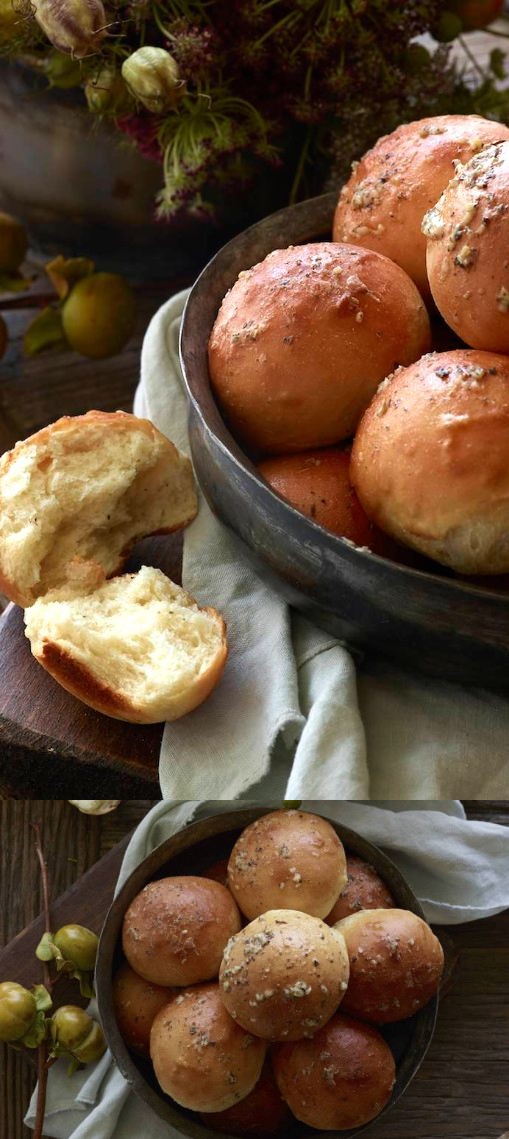 Homemade Garlic Herb Rolls