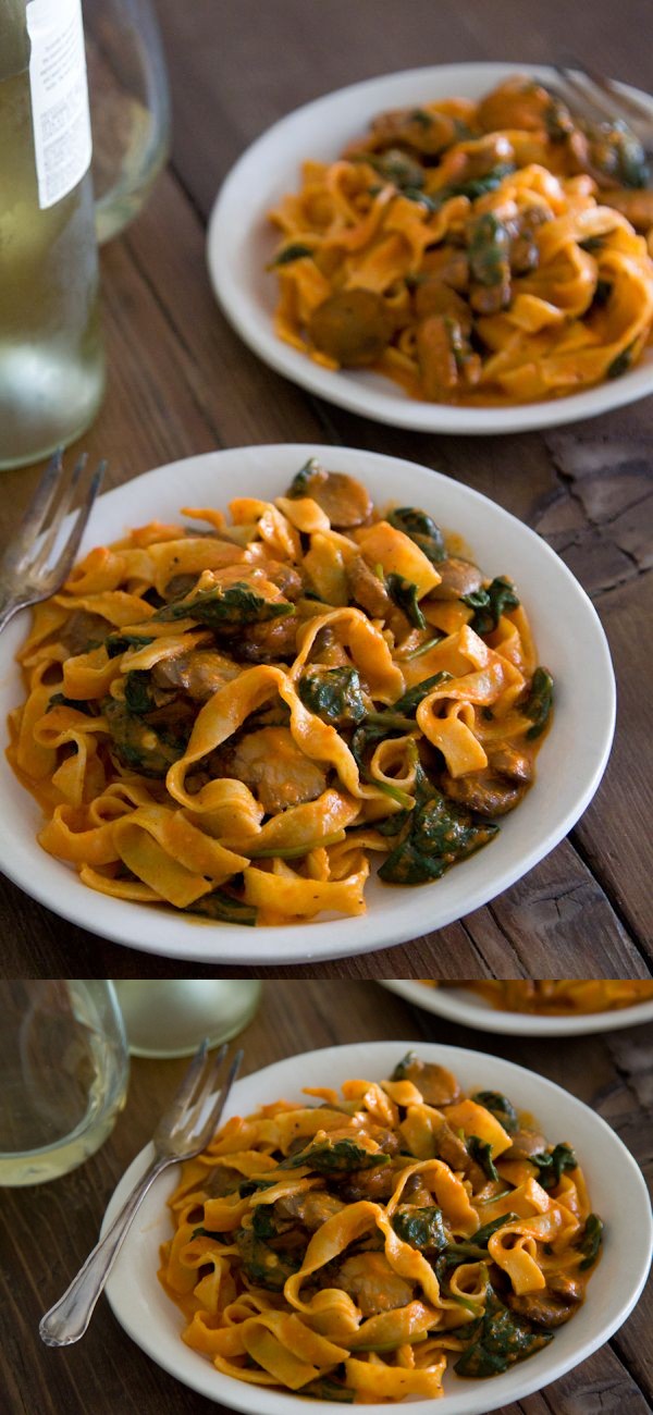 Red Pepper Pasta with Mushroom and Spinach