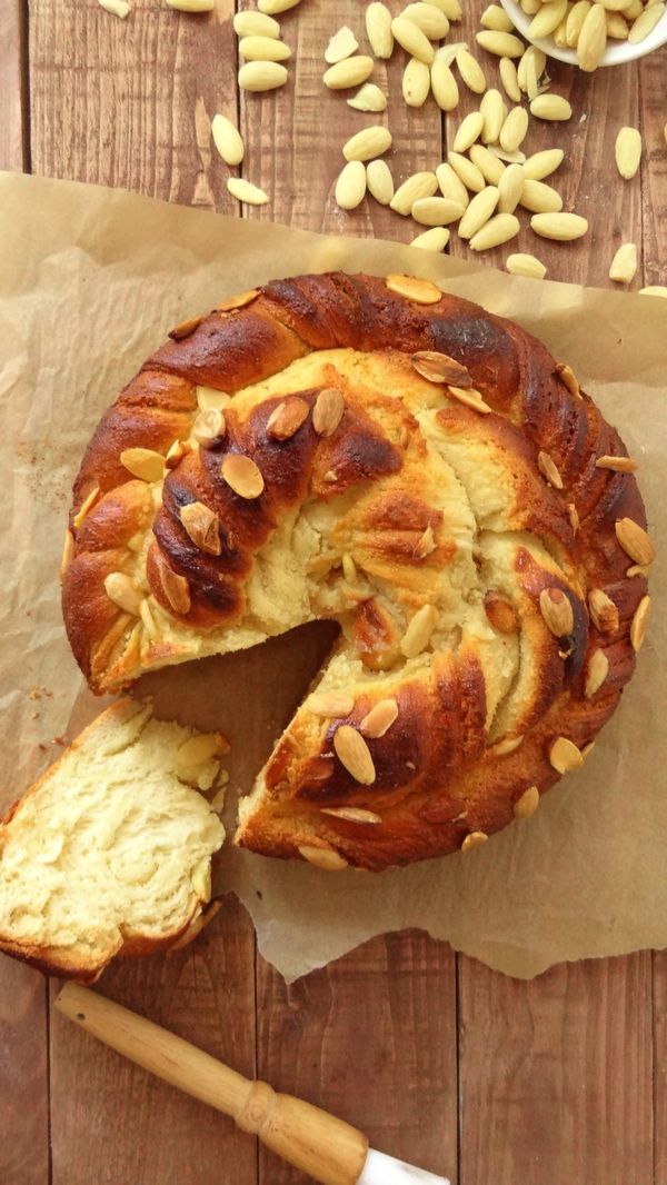 Almond Vanilla Twisted Bread