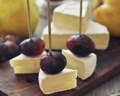 Amuse-bouches coquins de camembert au raisin