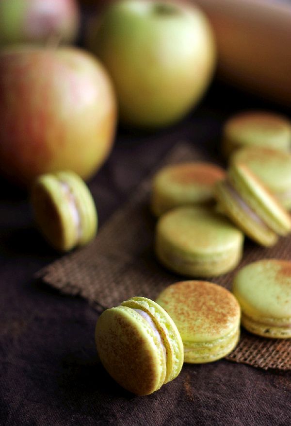 Apple Pie Macarons