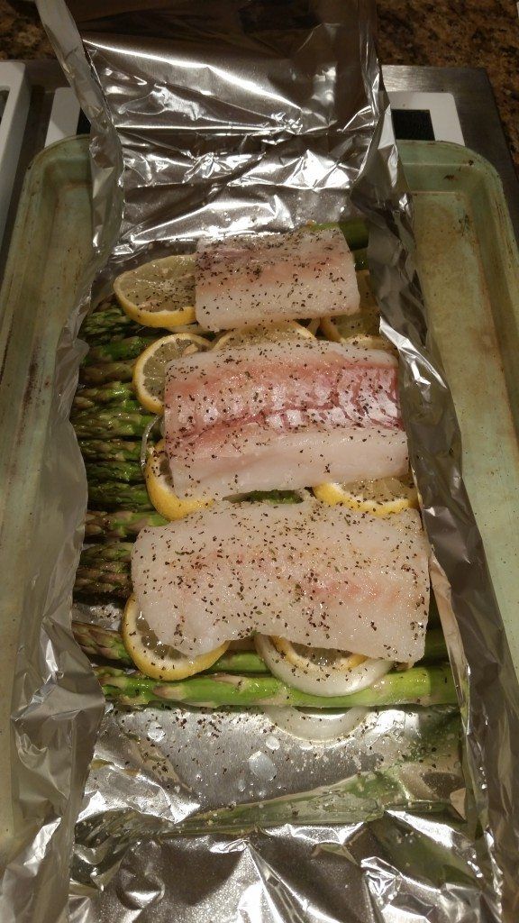 Baked Lemon Cod with Asparagus in Foil