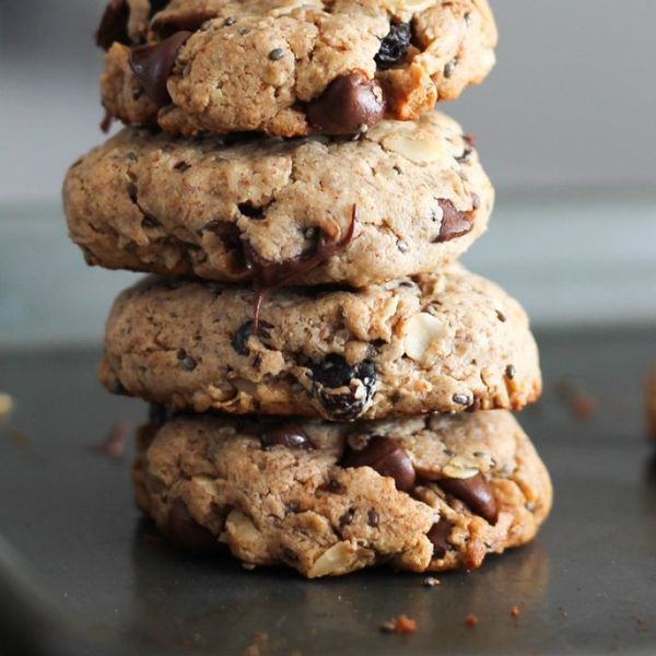 Chia Chocolate Chip Oatmeal Breakfast Cookies (gluten free & packed with omega-3!