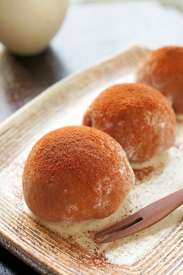 Chocolate DAIFUKU (Soft Mochi Rice Cake with Fresh Cream and Chocolate