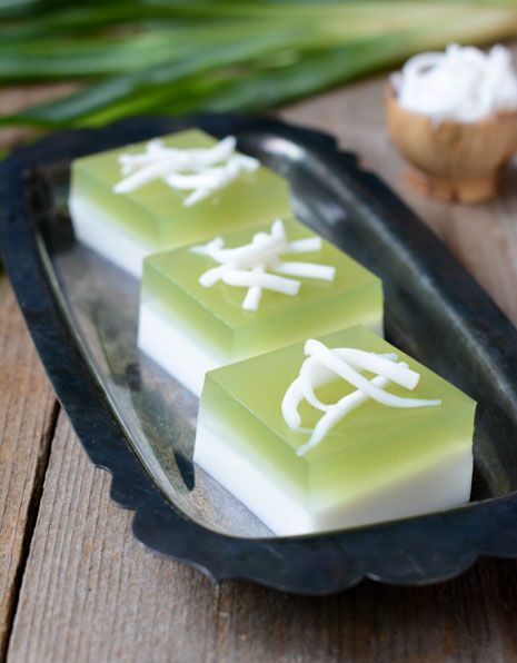 Coconut and Pandan Agar | Wun Gati Bai Tuey | วุ้นกะทิใบเตย