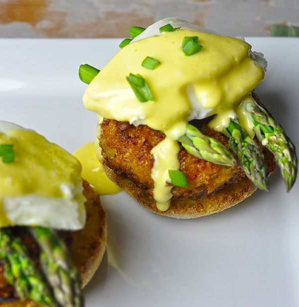 Crab Cakes Eggs Benedict w/ Asparagus