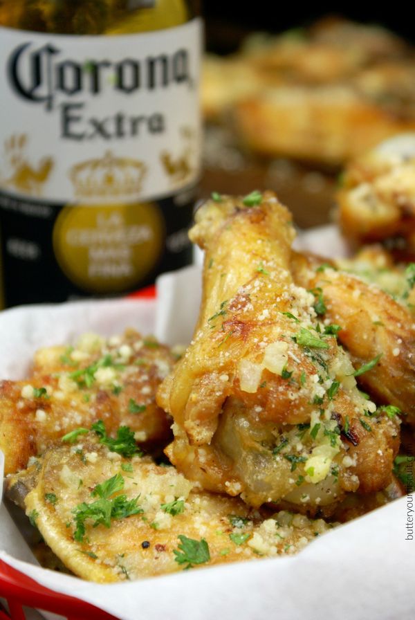 Crispy Baked Garlic Parmesan Chicken Wings