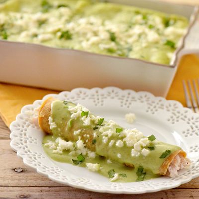 Enchiladas de Pollo con Salsa de Aguacate