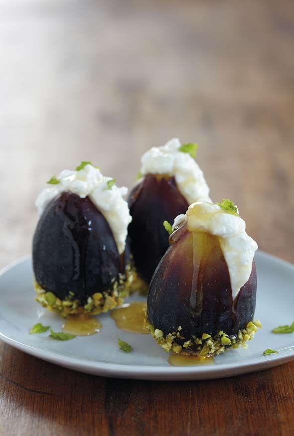 Fresh Figs With Ricotta and Honey