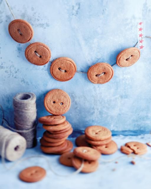 Gingerbread Button Garland