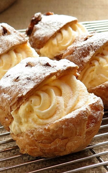 Italian Cream Puffs