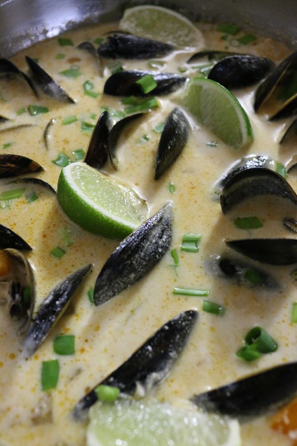 Lime Coconut Curry Mussels