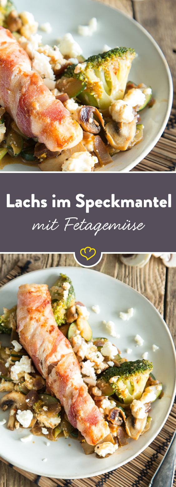 Low-Carb-Sattmacher: Lachsfilet im Speckmantel mit Fetagemüse