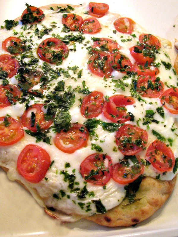 Margherita Naan Pizza