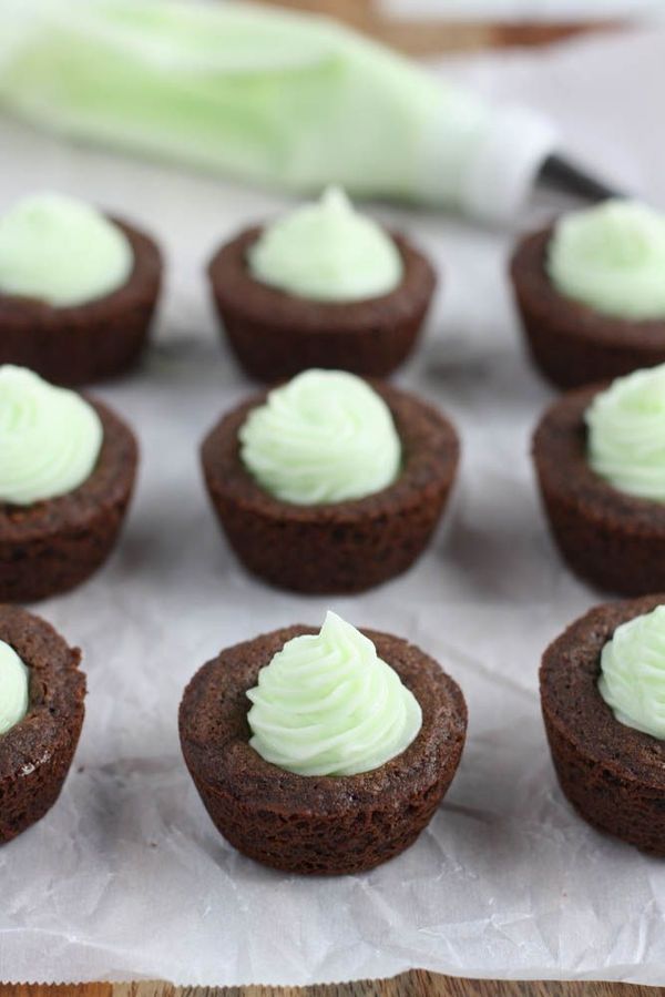 Mint Chocolate Cookie Cups