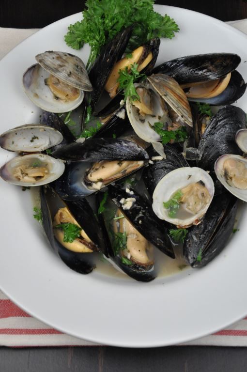 Mussels and Clams in White Wine