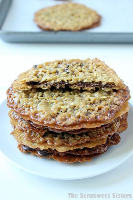 Old Fashioned Oatmeal Lace Cookies with Chocolate