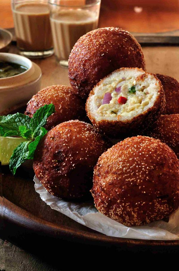 Paneer Stuffed Bread Fritters