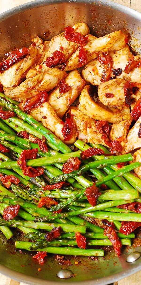 Paprika Chicken, Asparagus, and Sun-Dried Tomatoes Skillet