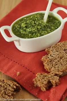 Pesto de manjericão