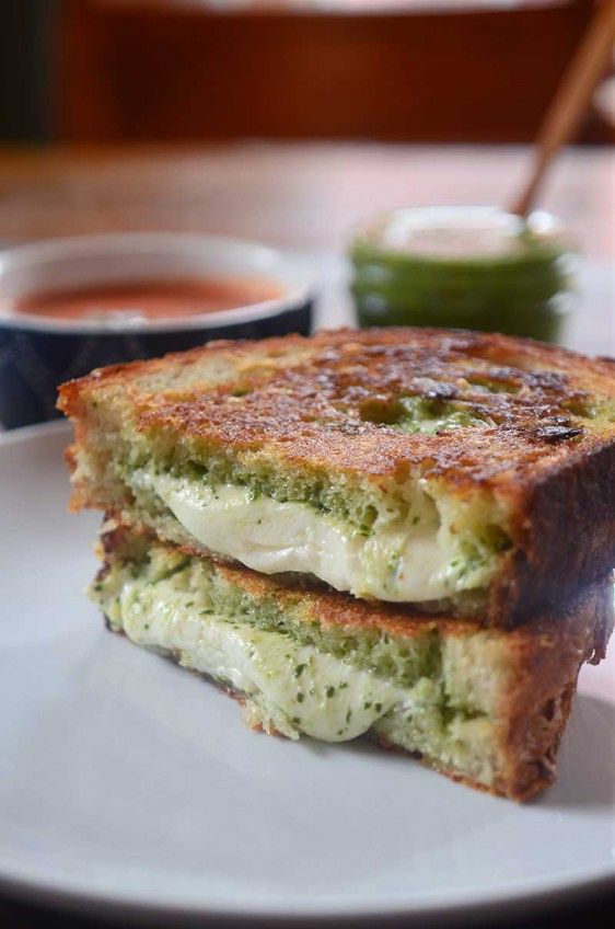 Pesto Mozzarella Grilled Cheese