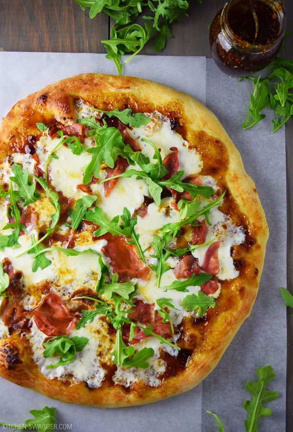 Prosciutto, Fig, and Arugula Pizza