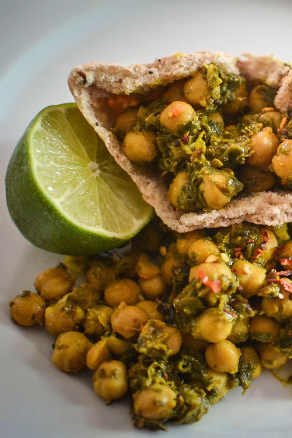 Quick chickpea and spinach curry