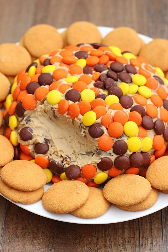 Reese’s Peanut Butter Cookie Dough Cheese Ball