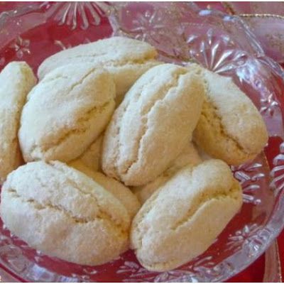 Ricciarelli - Traditional Italian Almond Cookies