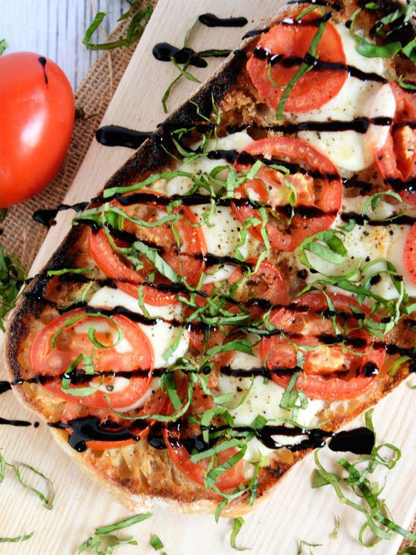 Roasted Garlic Caprese Flatbread