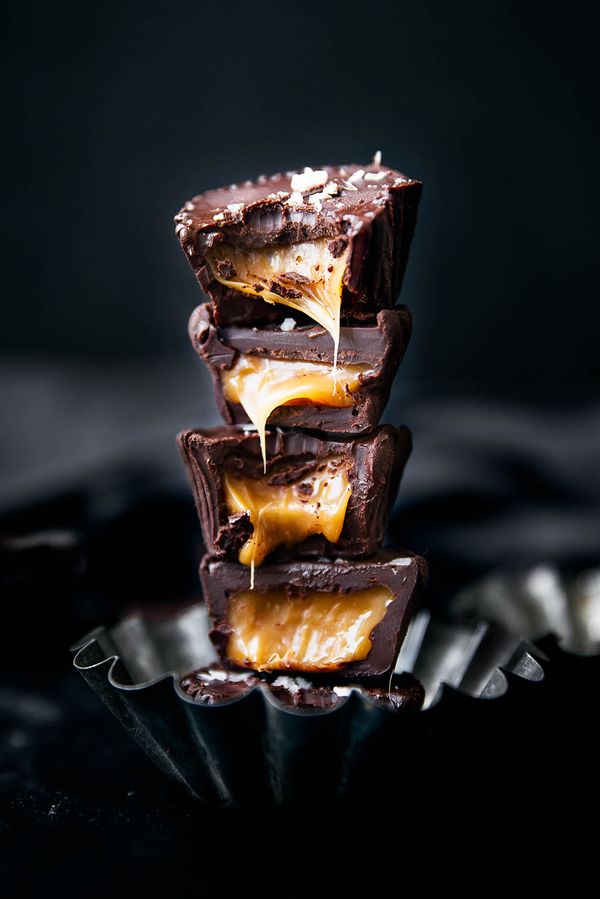 Salted Caramel Stuffed Nutella Chocolate Cups