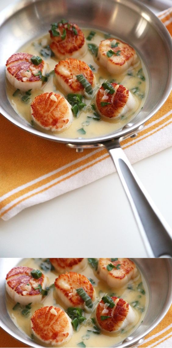 Seared Scallops in White Wine Butter Sauce