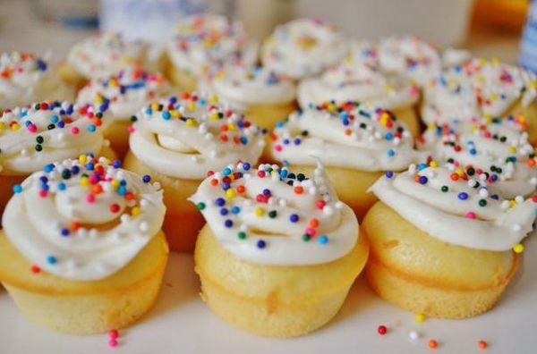 Simple Vanilla Cupcakes