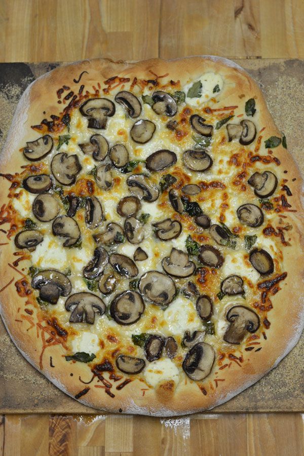 Spinach and Mushroom White Pizza for #WeekdaySupper