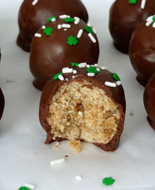 St. Patrick’s Day Baileys Irish Cream Puppy Chow