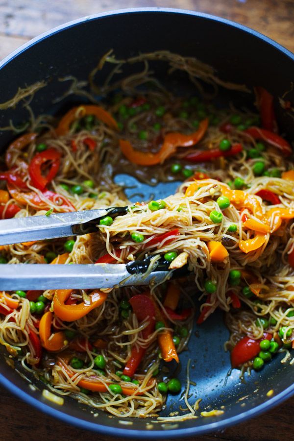 Stir Fried Singapore Noodles with Garlic Ginger Sauce