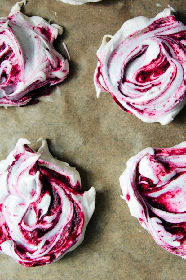 Swirly blackberry meringues (gluten free