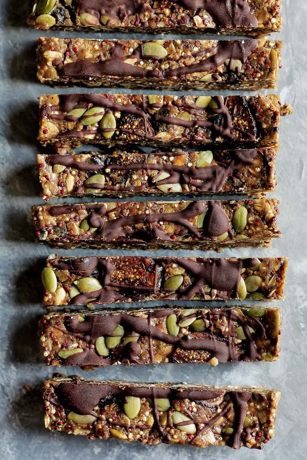 Toasted Quinoa, Dried Fig & Dark Chocolate Nut Free Granola Bars