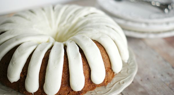 White Chocolate Raspberry Bundt Cake (copycat version of Nothing Bundt Cakes