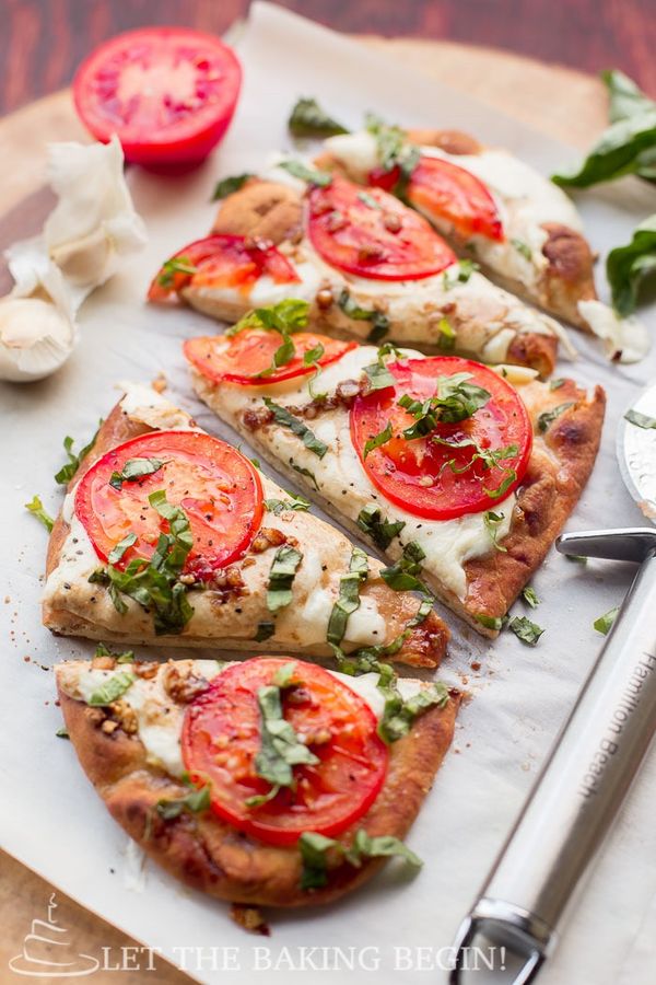 15 Minute Easy Margherita Flatbread Pizza