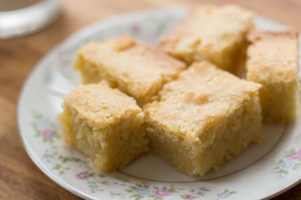 Almond-Flavored Cookie Bars