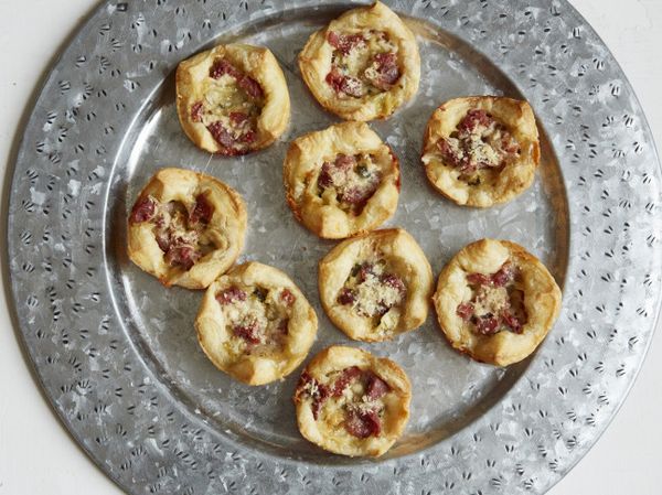 Baked Brie Pastries With Artichoke and Prosciutto