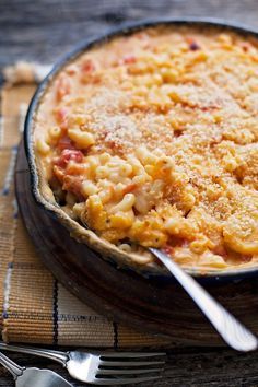 Baked mac and cheese with tomatoes