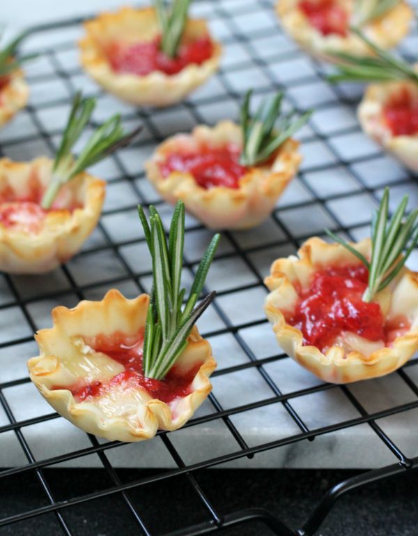 Balsamic Strawberry Brie Bites