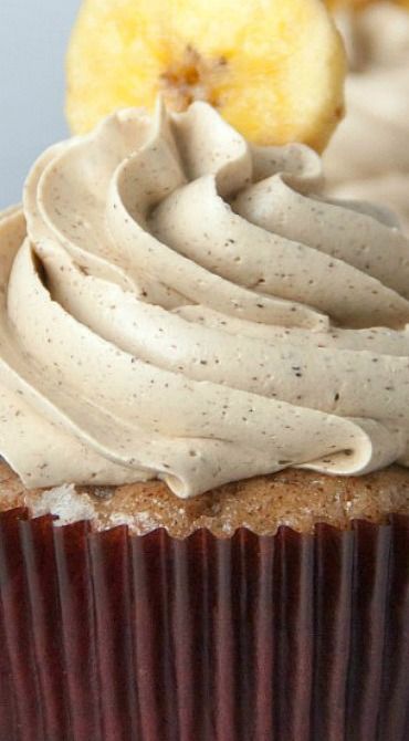 Banana Cupcakes with Brown Sugar Cinnamon Swiss Meringue Buttercream