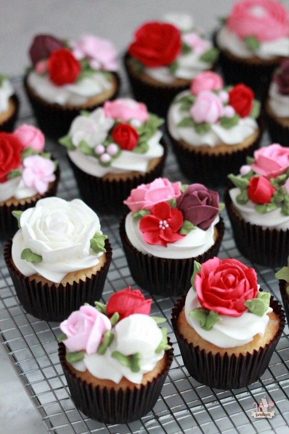 Basic White Cake Cupcakes