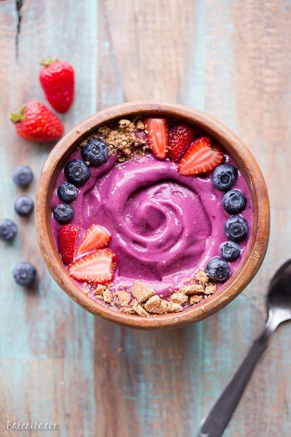 Berry Pitaya Smoothie Bowl