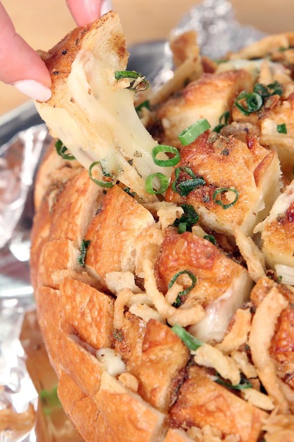 Bloomin’ Onion Pull-Apart Bread