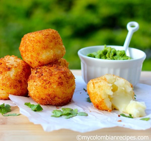 Bolitas de Yuca y Queso (Yuca Balls Stuffed with Cheese