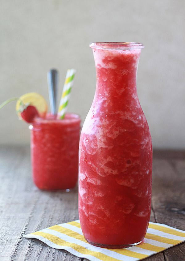 Boozy Strawberry Lemonade Slushies